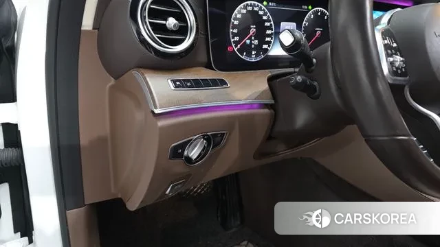 Mercedes-Benz E-Class W213 2019 Белый из Кореи, фото 4