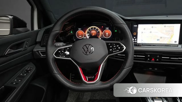 Volkswagen Golf 8th Generation 2024 Белый из Кореи, фото 4