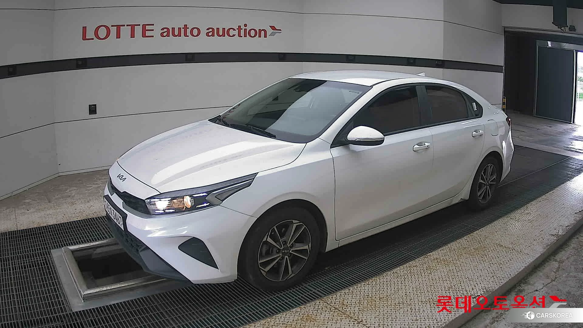 Kia K3 2022 Snow White Pearl из Кореи, фото 4