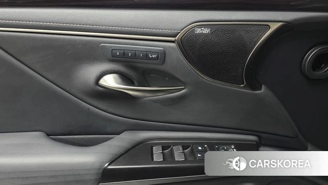 Lexus ES300h 7th generation 2019 Песочный из Кореи, фото 4