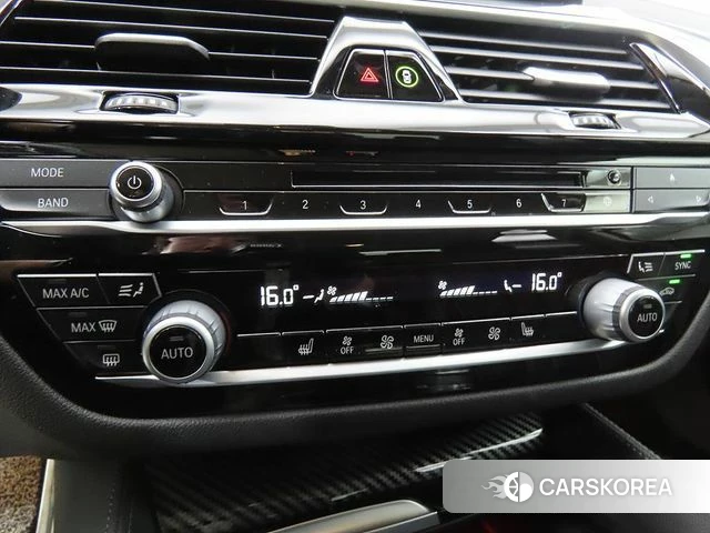 BMW 5 Series (G30) 2018 Белый из Кореи, фото 4