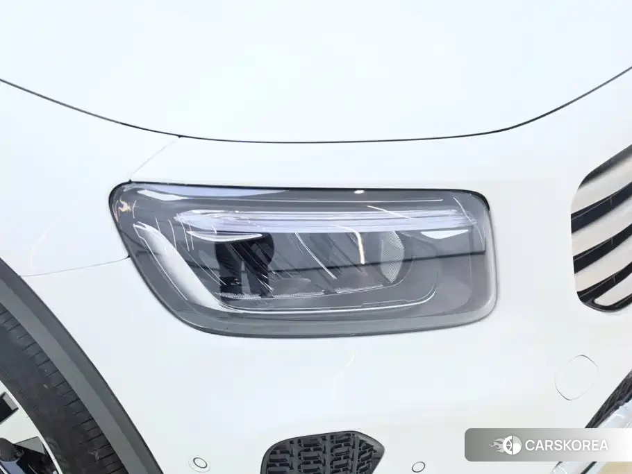 Mercedes-Benz GLB 2023 Белый из Китая, фото 4