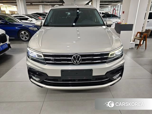 Volkswagen Tiguan L 2021 Серебристо-серый из Китая, фото 4