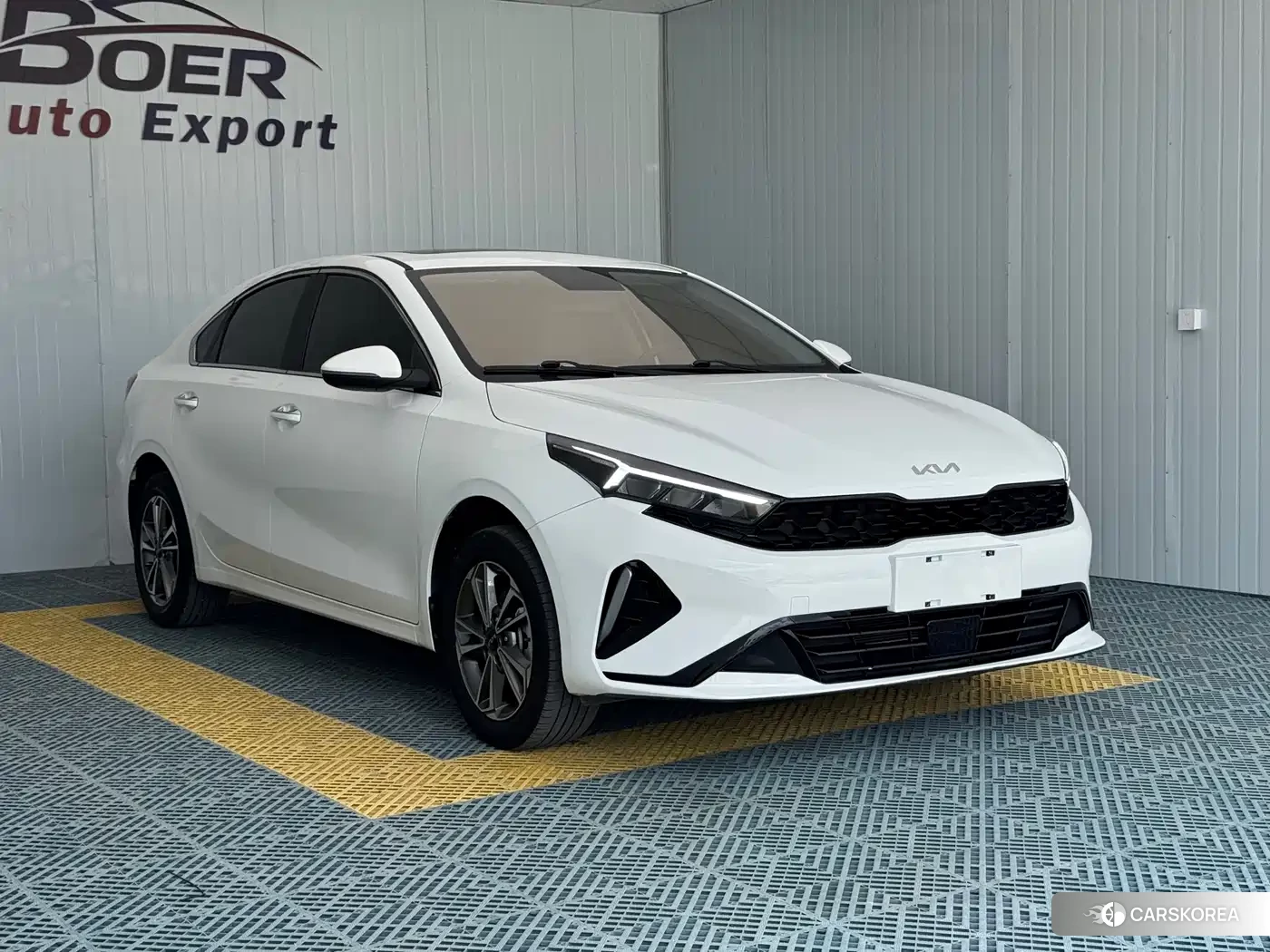 Kia K3 2023 Белый из Китая, фото 4
