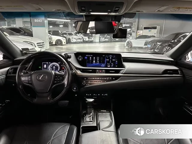 Lexus ES300h 7th generation 2018 Серебряный из Кореи, фото 4