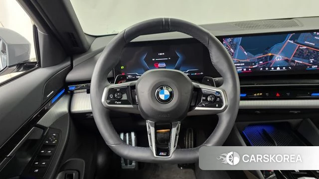 BMW 5 Series (G60) 2024 Серебристо-серый из Кореи, фото 4