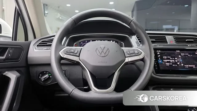 Volkswagen Tiguan second Generation 2023 Белый из Кореи, фото 4