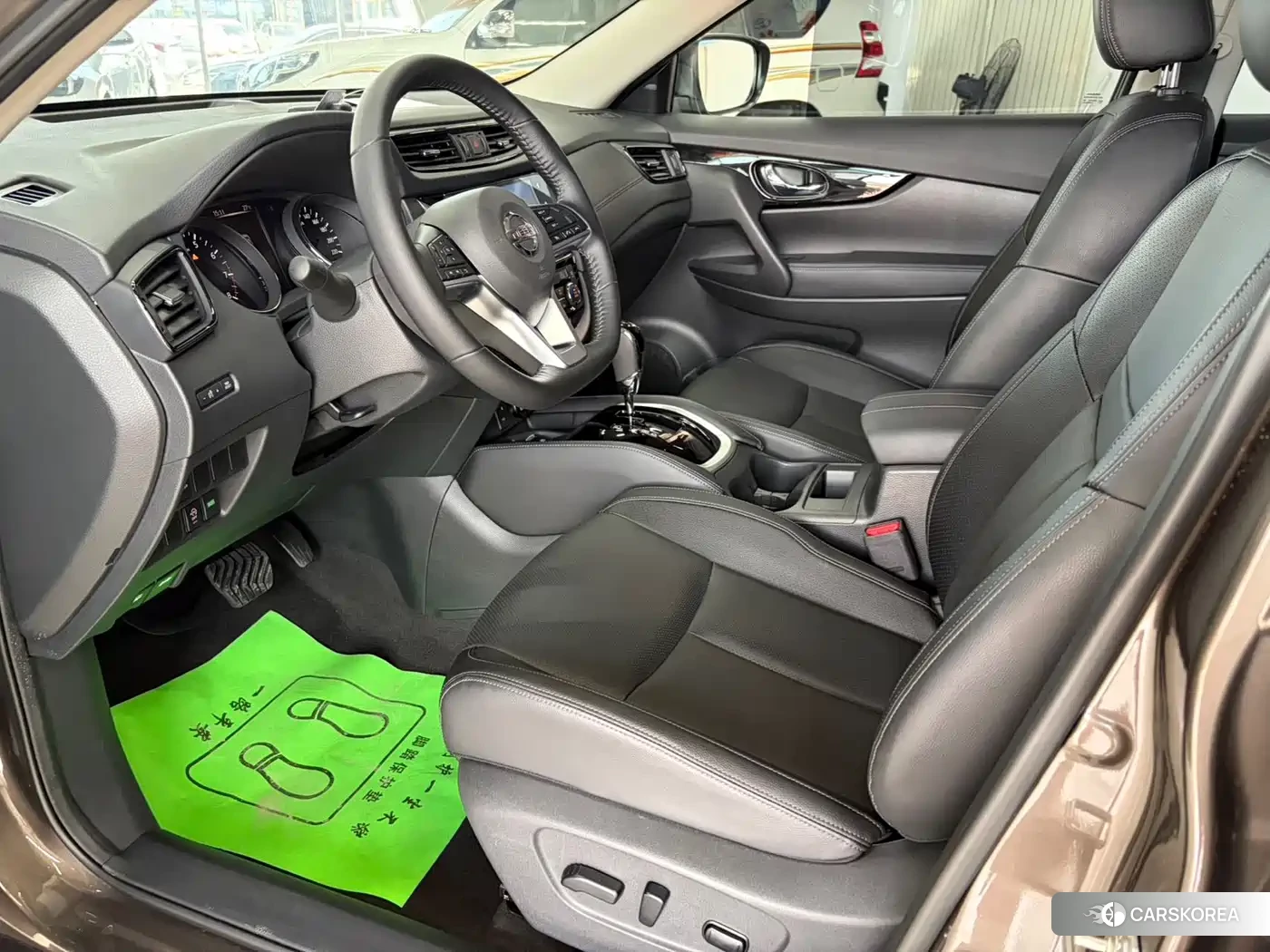 Nissan Qijun 2023 Champagne/brown из Китая, фото 4
