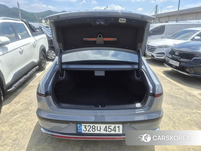 Hyundai Grandeur Hybrid (GN7) 2023 Серебристо-серый из Кореи, фото 4