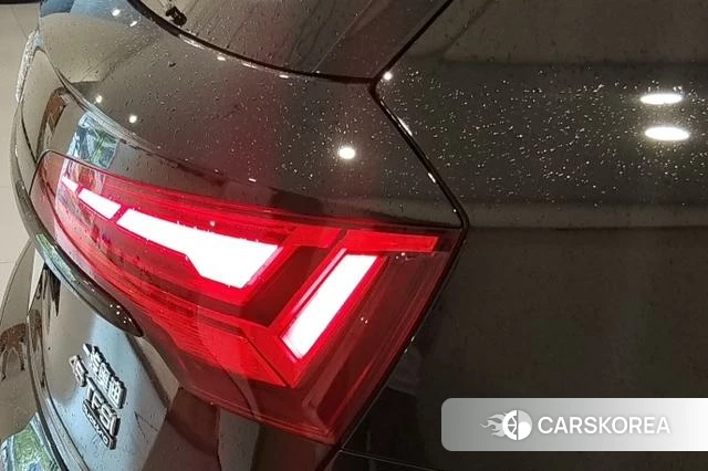 Audi Q5L 2025 Черный из Китая, фото 4