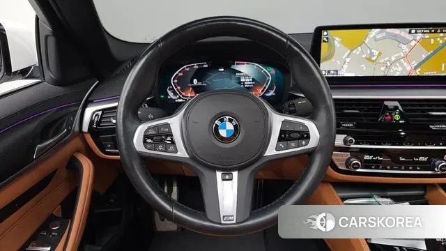 BMW 5 Series (G30) 2023 Белый из Кореи, фото 4