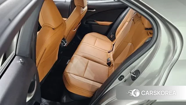 Lexus UX250h 2021 Серебристо-серый из Кореи, фото 4