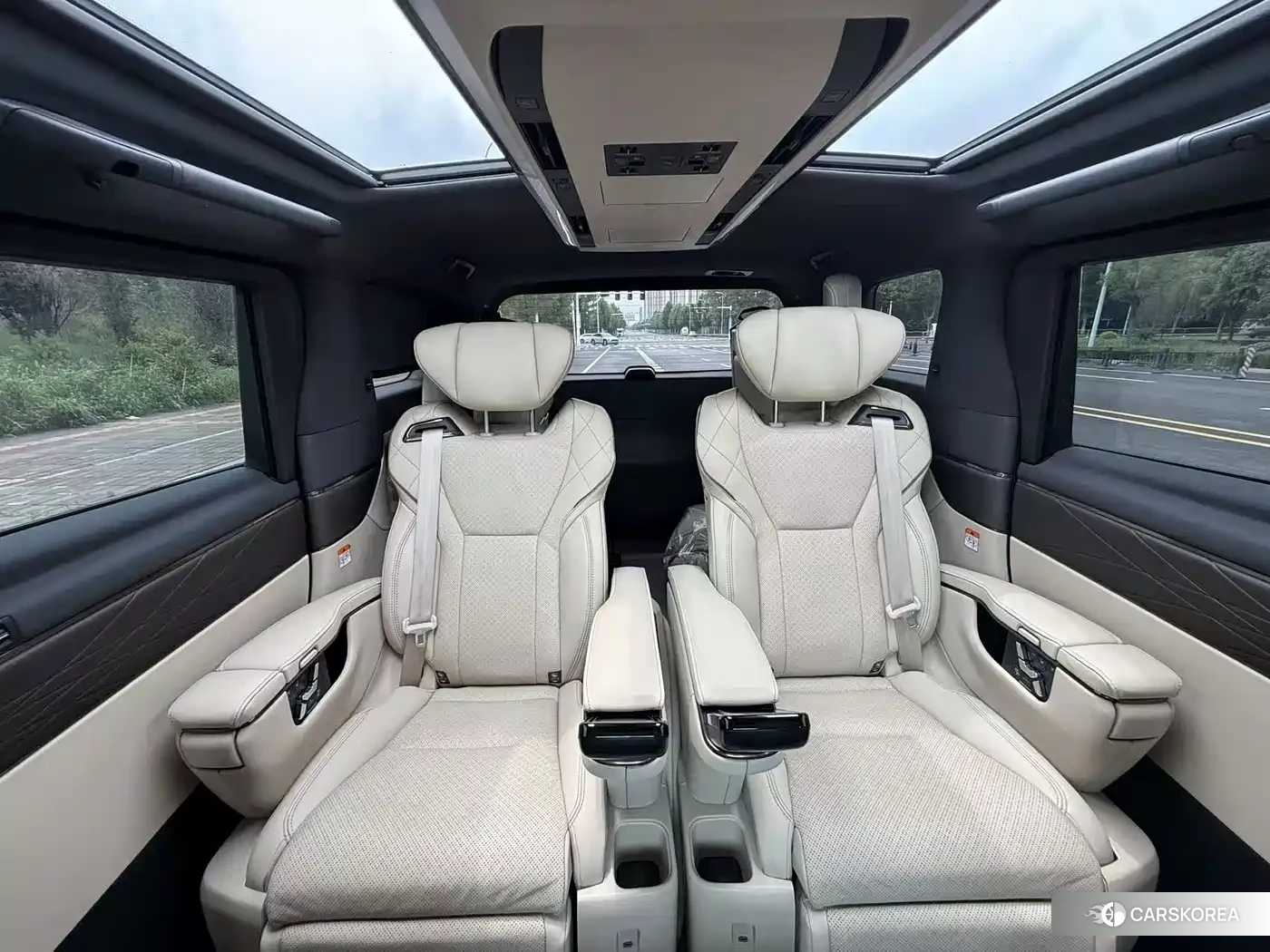 Toyota Vellfire 2024 Черный из Китая, фото 4