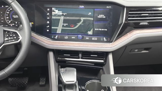 Volkswagen Touareg 3rd generation 2023 Серебряный из Кореи, фото 4