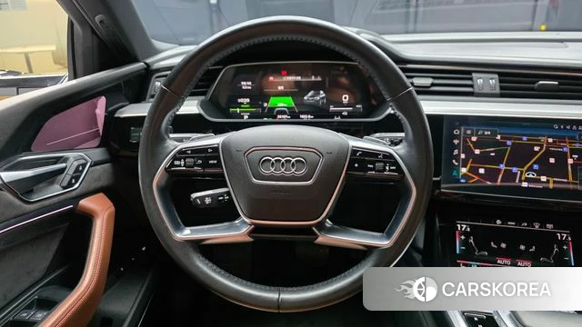 Audi e-Tron 2021 Белый из Кореи, фото 4