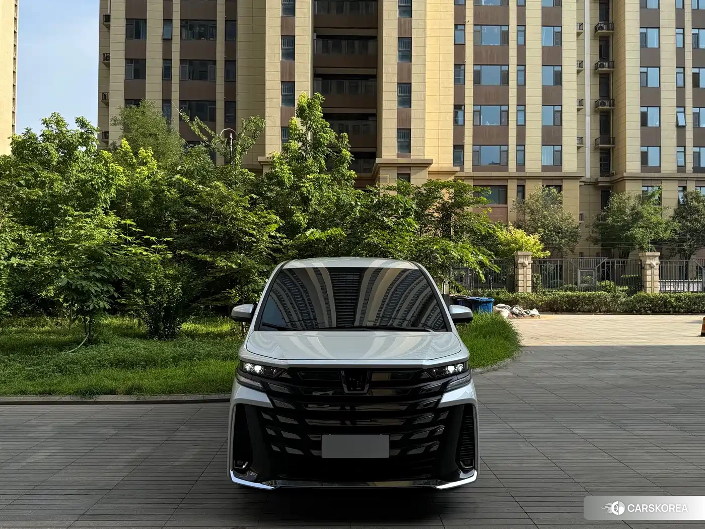 Toyota Vellfire 2025 Белый из Китая, фото 4