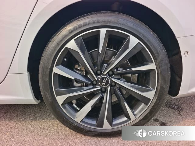 Audi A7L 2025 Белый из Китая, фото 4