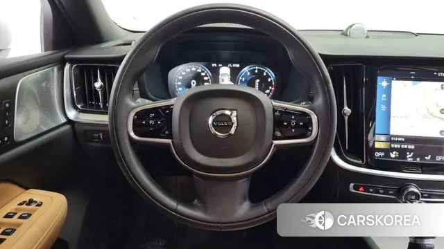 Volvo V60 Cross-Country 2nd Generation 2019 Белый из Кореи, фото 4