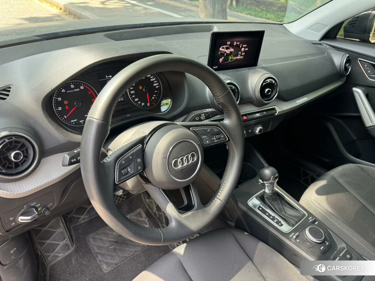 Audi Q2L 2020 Темно-серый из Китая, фото 4