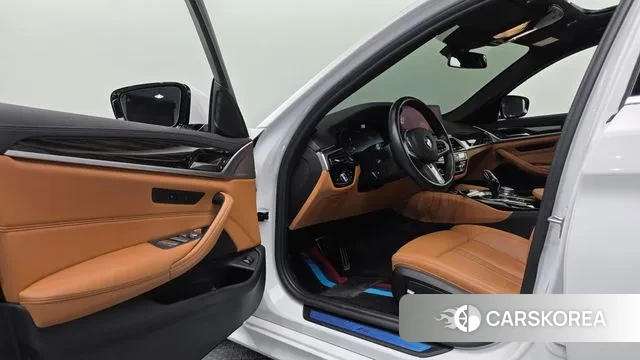 BMW 5 Series (G30) 2021 Белый из Кореи, фото 4