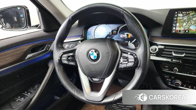 BMW 5 Series (G30) 2018 Белый из Кореи, фото 4