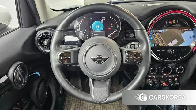 Mini Cooper 2023 Серебряный из Кореи, фото 4