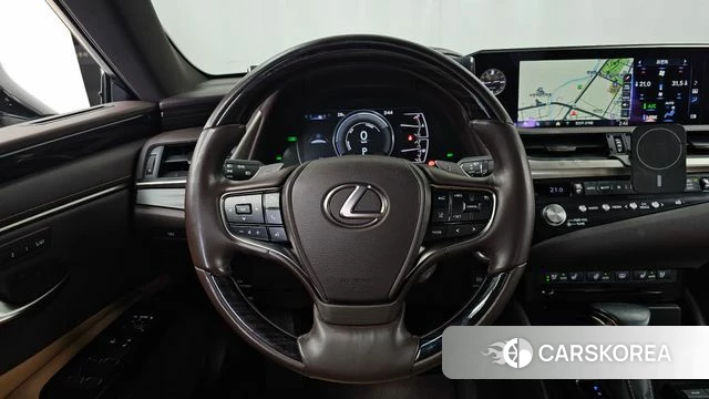 Lexus ES300h 7th generation 2021 Серебряный из Кореи, фото 4
