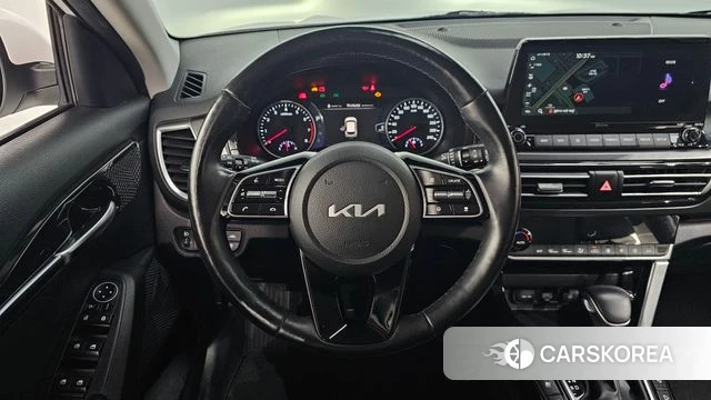 Kia Seltos 2022 Белый из Кореи, фото 4