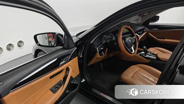 BMW 5 Series (G30) 2018 Черный из Кореи, фото 4