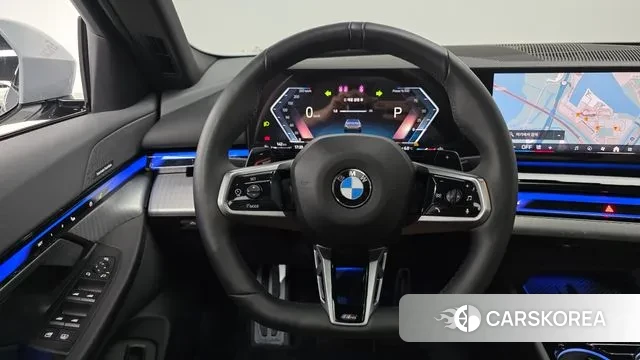 BMW 5 Series (G60) 2024 Серебристо-серый из Кореи, фото 4