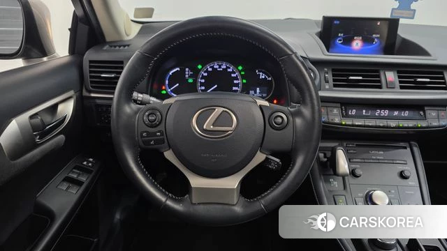 Lexus CT200h 2018 Серебристо-серый из Кореи, фото 4