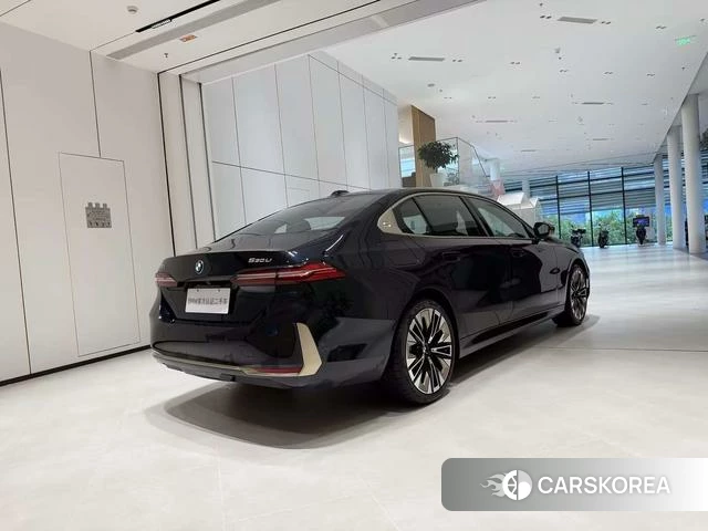 BMW 5 series 2025 Черный из Китая, фото 4