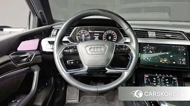 Audi e-Tron 2021 Белый из Кореи, фото 4