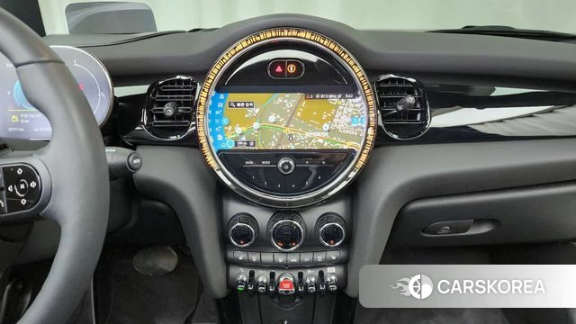 Mini Cooper Convertible 2024 Черный из Кореи, фото 4