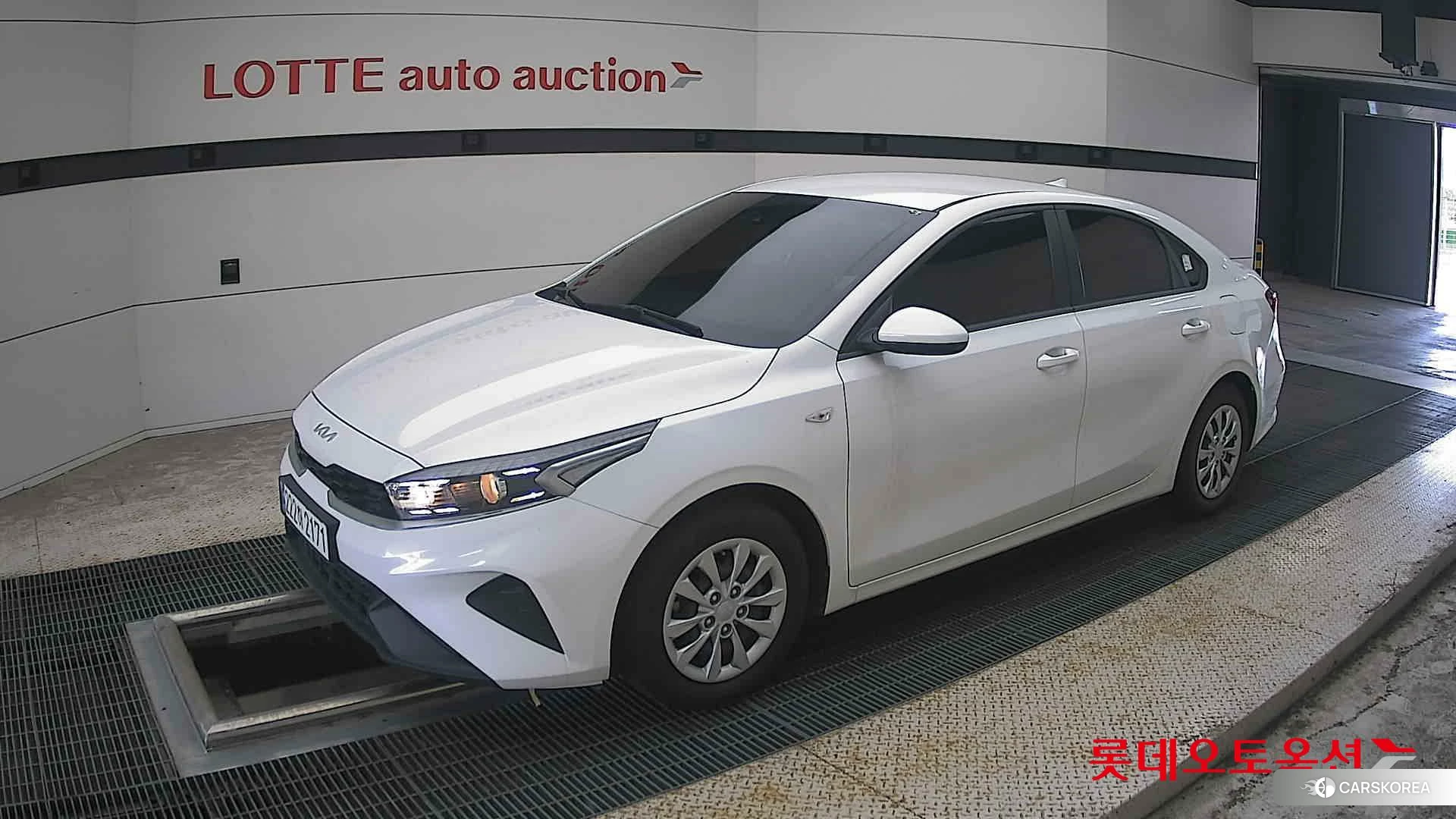 Kia K3 2024 Snow White Pearl из Кореи, фото 4