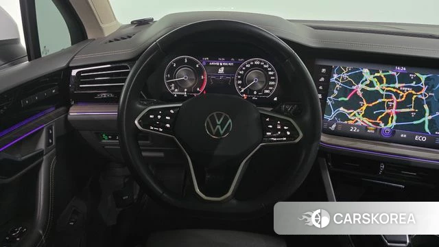 Volkswagen Touareg 3rd generation 2021 Белый из Кореи, фото 4