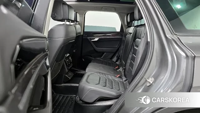 Volkswagen Touareg 3rd generation 2020 Серебристо-серый из Кореи, фото 4