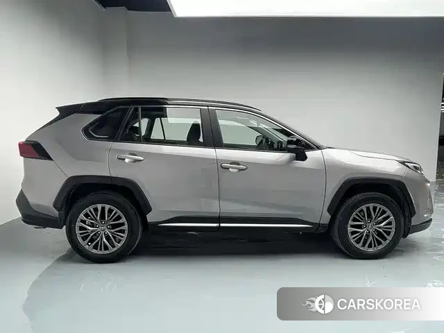 Toyota Wildlander 2023 Silver/gray из Китая, фото 4