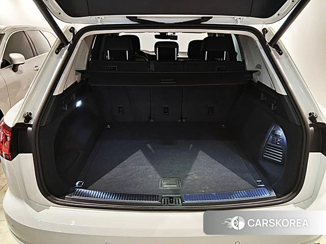 Volkswagen Touareg 3rd generation 2024 Белый из Кореи, фото 4