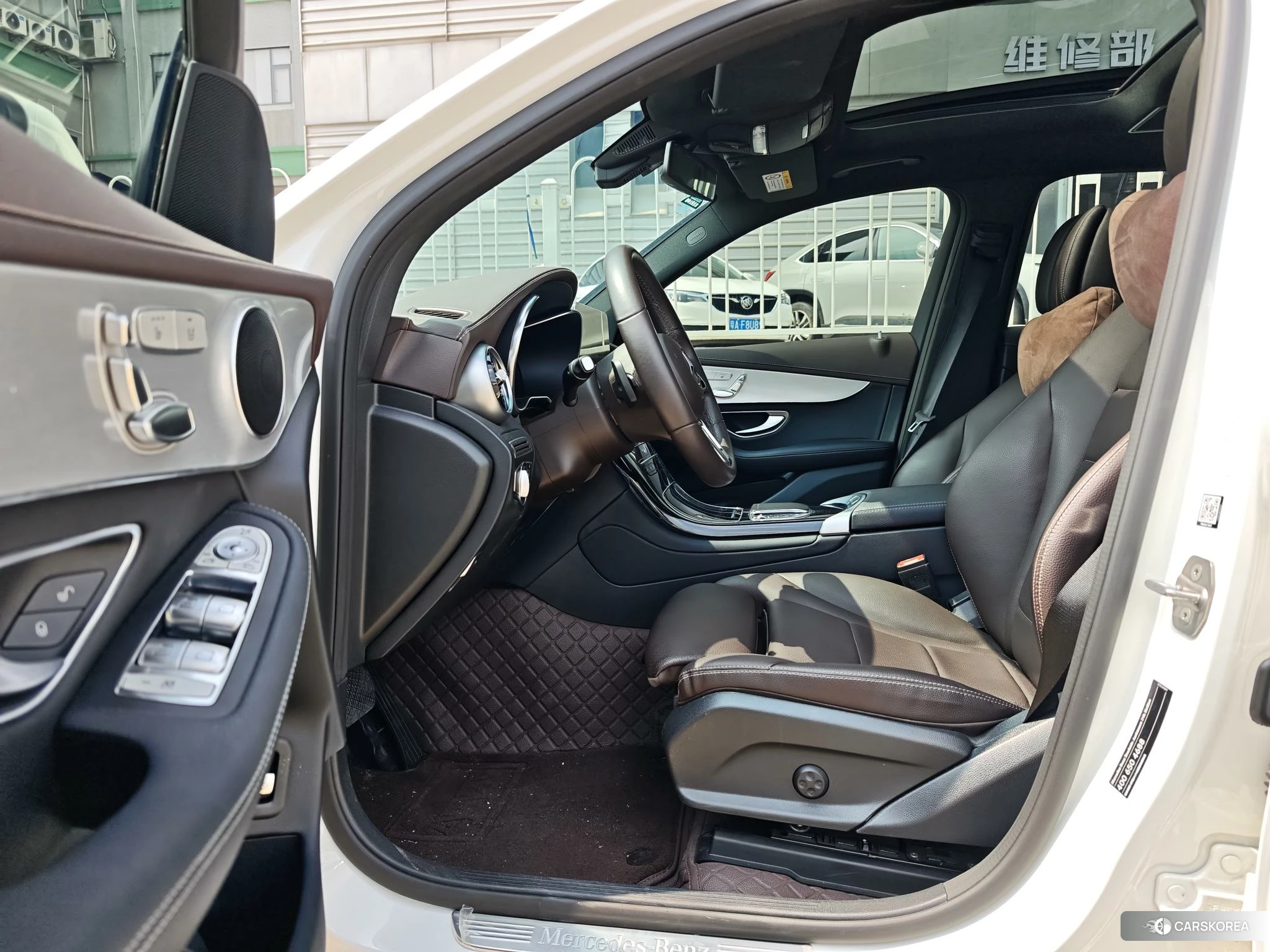 Mercedes-Benz GLC 2022 Белый из Китая, фото 4