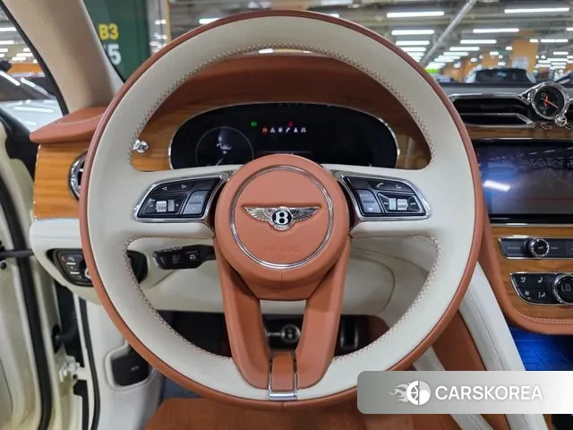 Bentley Bentayga 2023 Жемчужный цвет из Кореи, фото 4