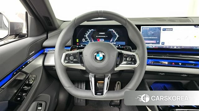BMW 5 Series (G60) 2025 Серебристо-серый из Кореи, фото 4
