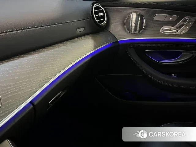 Mercedes-Benz E-Class W213 2021 Черный из Кореи, фото 4