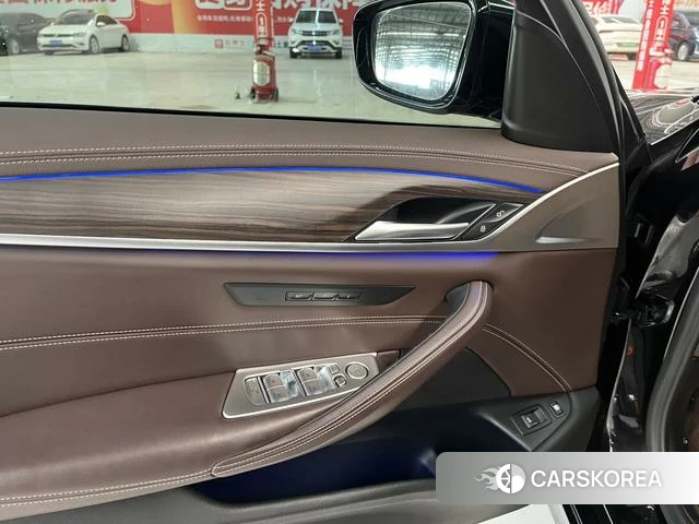 BMW 5 series PHEV 2021 Черный из Китая, фото 4
