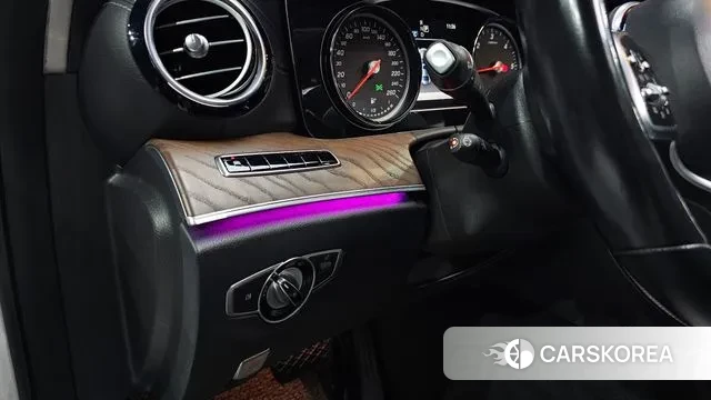 Mercedes-Benz E-Class W213 2019 Белый из Кореи, фото 4