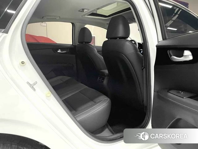 Kia K3 2022 Белый из Китая, фото 4