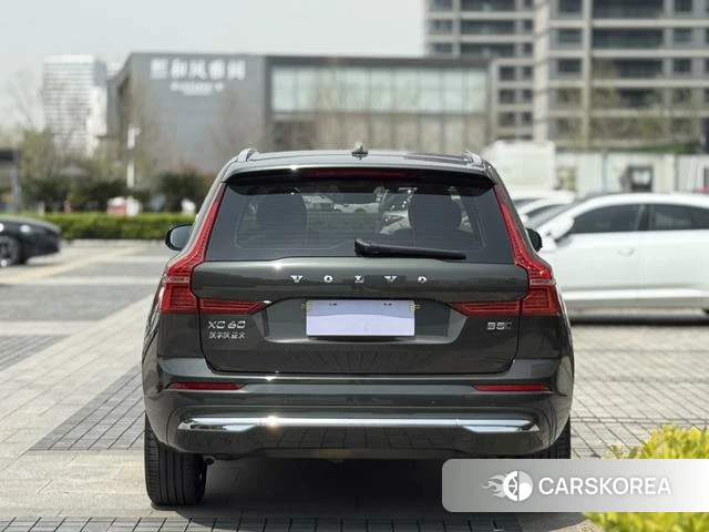 Volvo XC60 2022 Темно-серый из Китая, фото 4