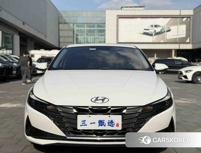 Hyundai Elantra 2023 Белый из Китая, фото 4