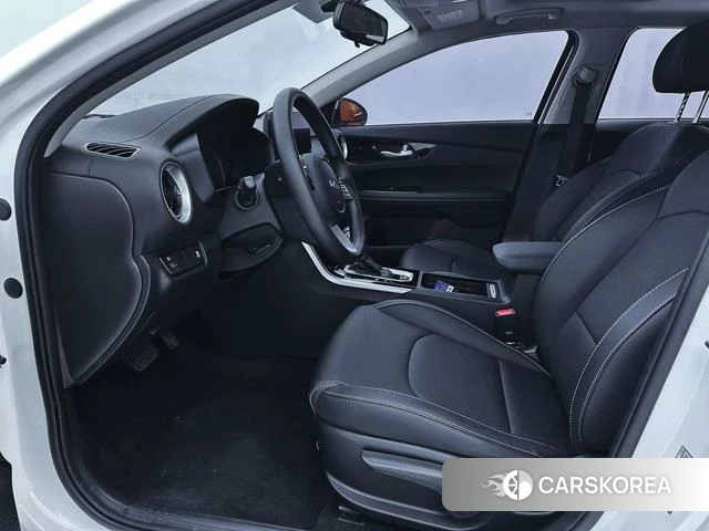 Kia K3 2023 Белый из Китая, фото 4