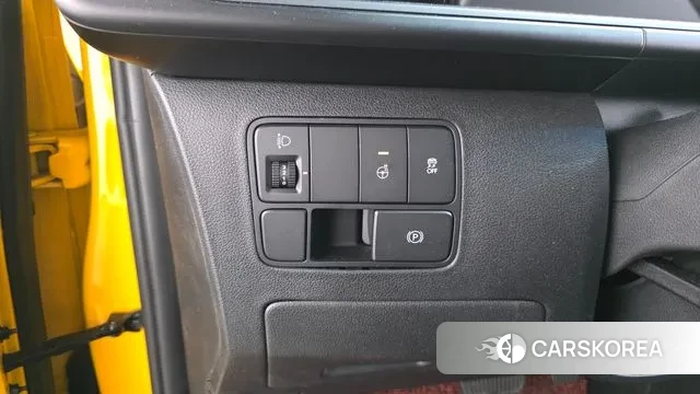 Hyundai Staria 2023 Желтый из Кореи, фото 4